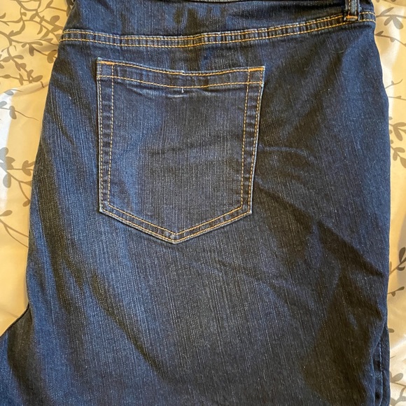 DENIM SHORTS High rise mid short torrid size 24 Dark denim plus size - Picture 3 of 3